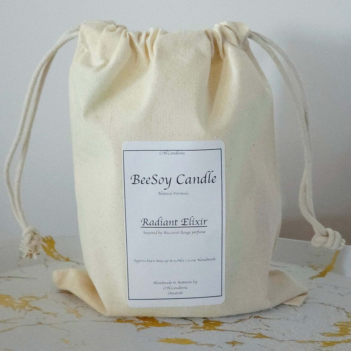 Radiant Elixir - Bold Amber & Floral Beesoy Candle for a Touch of Glamour