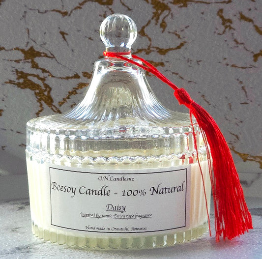 Daisy - Sparkling Floral Scent Beesoy candle with a Hint of Summer Air